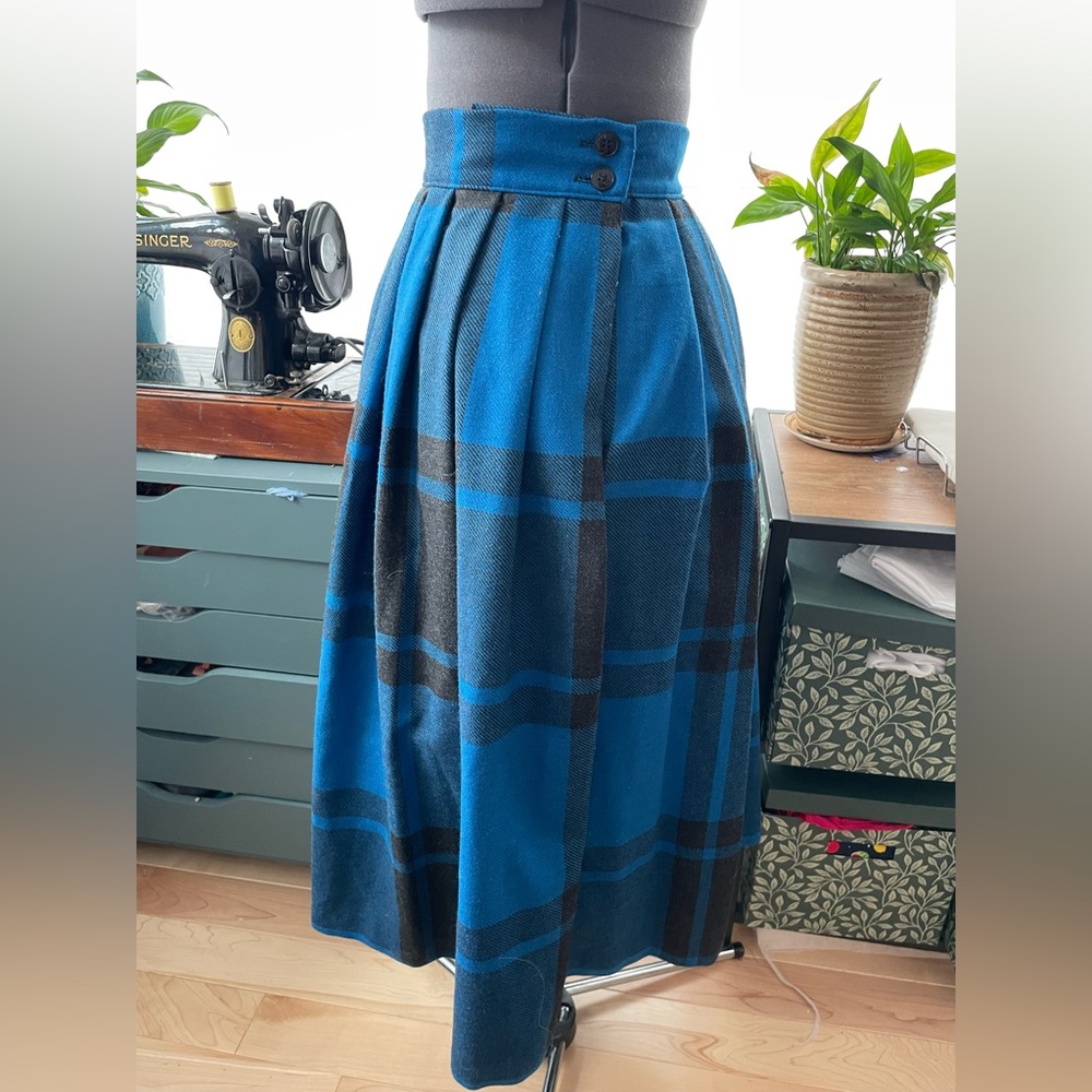 VINTAGE 80s tartan plaid wool skirt blue pleated midi preppy dark academia moody